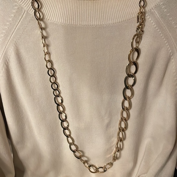 Long 37” chain necklace gold tone. Cool design of graduated sizes of the loops. - Picture 4 of 4